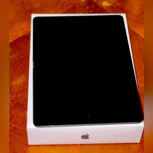 Ipad 8th Generation 32 GB with WiFi